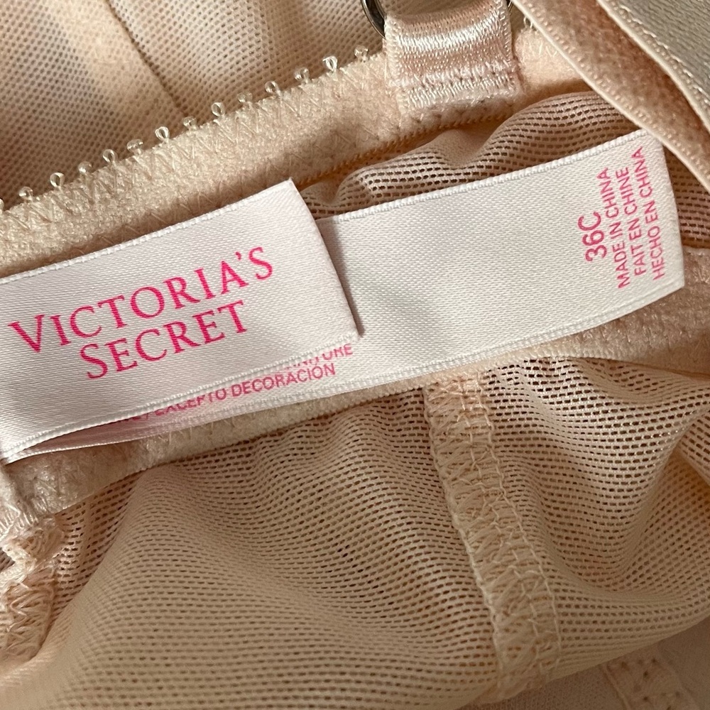 Victoria’s Secret crystal lace form fitting camisole/top with built in bra 36C - Picture 6 of 11